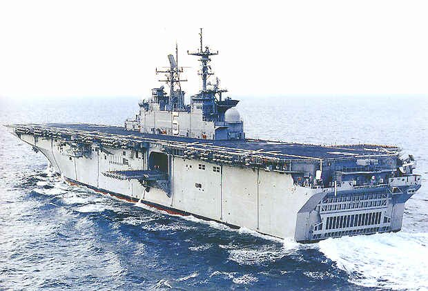 Vista posterior del USS Bonhomme Richard