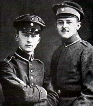 Heinrich Himmel (izq) y su hermano Gerhard 1918