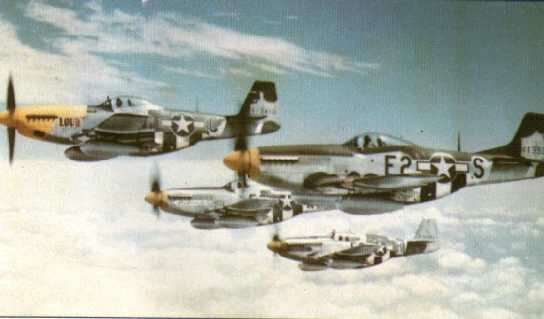 Grupo de P-51 volando sobre Europa en 1944