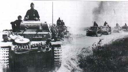 Columna de PzKpfw II de la 7 Division durante la Operacion Barbarroja
